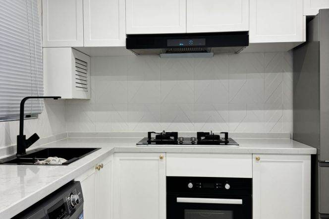 Spacious 1BR Apartment in Jing'an