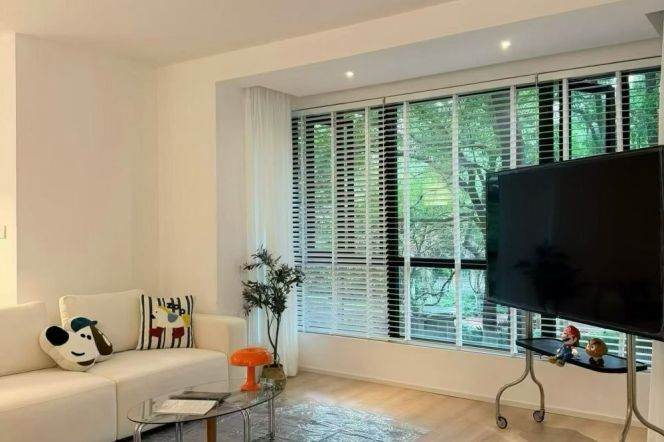 Spacious Modern 2BR Apartment near Zhenping Rd Metro with Green View (L3/L4/L7)