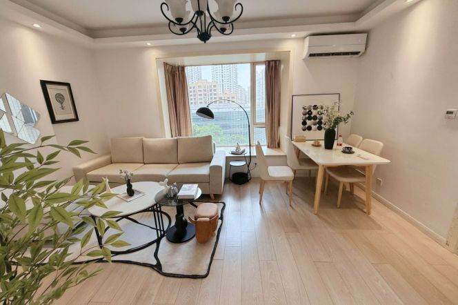 1BR Apartment in Jing'an (L7)
