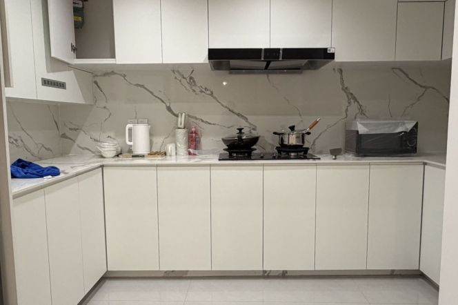 Bright Modern 3BR Shared Apartment at Sihe Garden