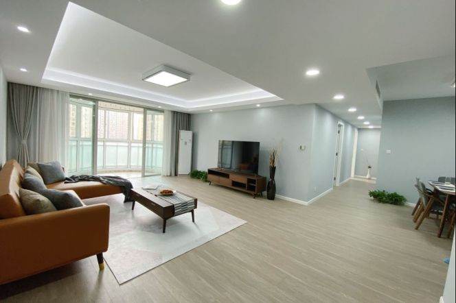 4BR Apartment in Gubei (L2)