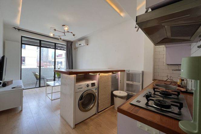 Bright Natural-Light 2BR Lane House in Old Xuhui (L10)