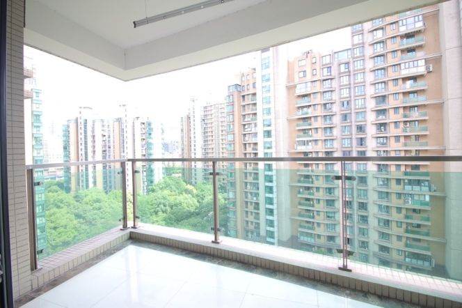High-Floor Spacious 3BR Apartment at Ladoll International City (L2/L12/L13)