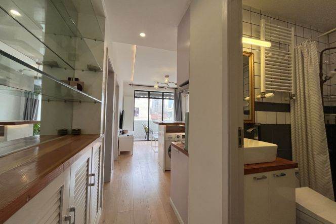 Bright Natural-Light 2BR Lane House in Old Xuhui (L10)