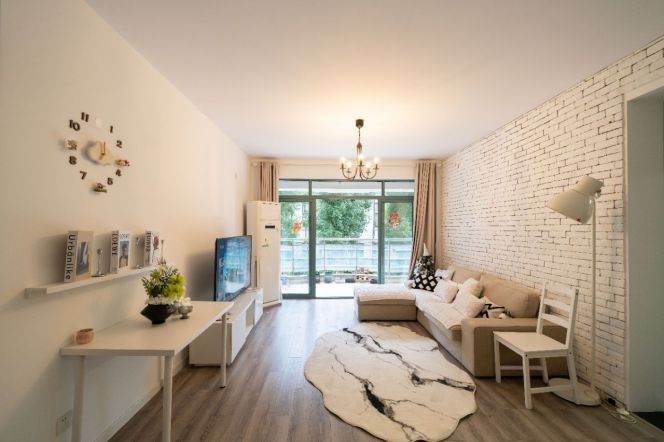 Spacious 2BR Apartment in Jing'an (L7)