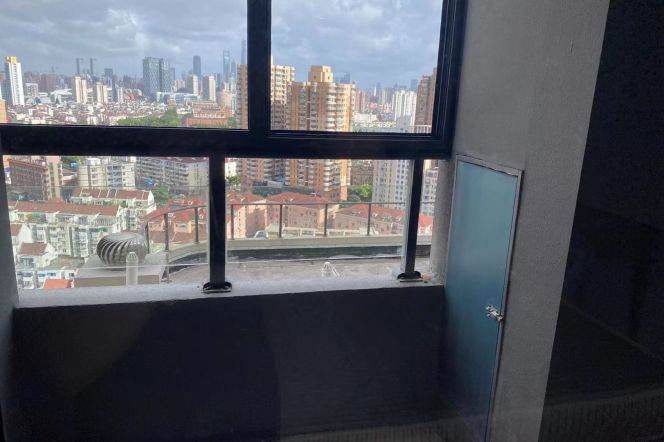 High-Floor 1BR Apartment near Shanghai Circus World Metro