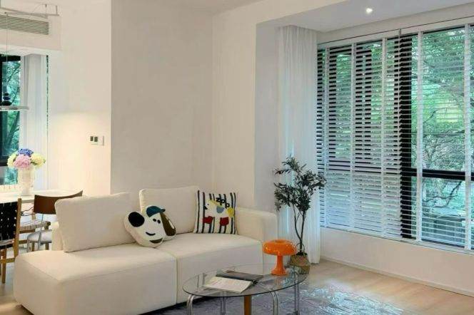 Spacious Modern 2BR Apartment near Zhenping Rd Metro with Green View (L3/L4/L7)