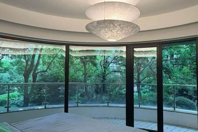 Spacious Modern 2BR Apartment near Zhenping Rd Metro with Green View (L3/L4/L7)