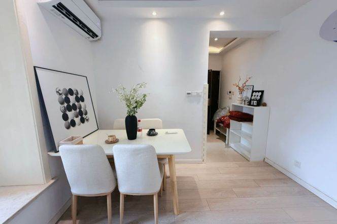 1BR Apartment in Jing'an (L7)
