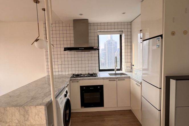 High-Floor Bright 1BR Apartment at Wuzhong Building (L1/L7/L10)