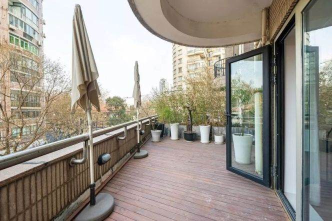 3BR Apartment in Old Xuhui with Balcony (L1/L7/L9)