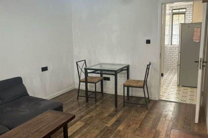 Open-Layout 1BR Apartment in Old Xuhui (L9/L12)