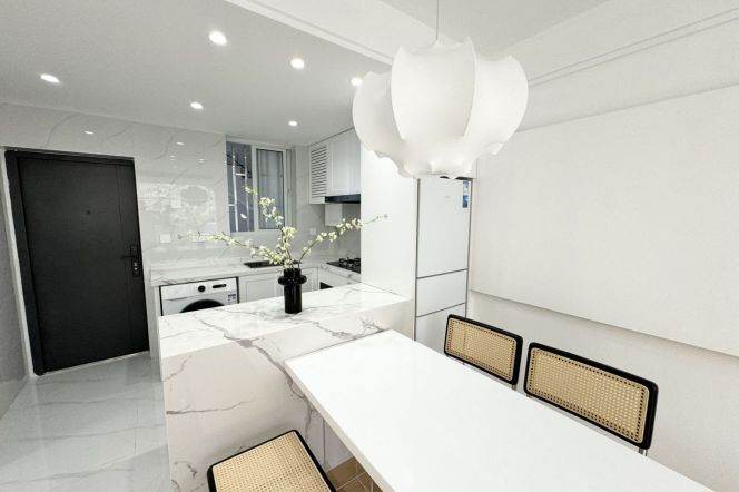 Natural-Light Bright 1BR Lane House near West Yan'An Rd Metro