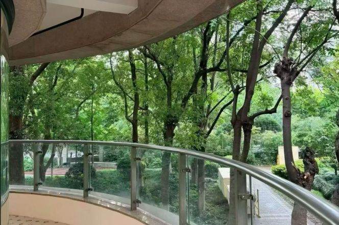 Spacious Modern 2BR Apartment near Zhenping Rd Metro with Green View (L3/L4/L7)