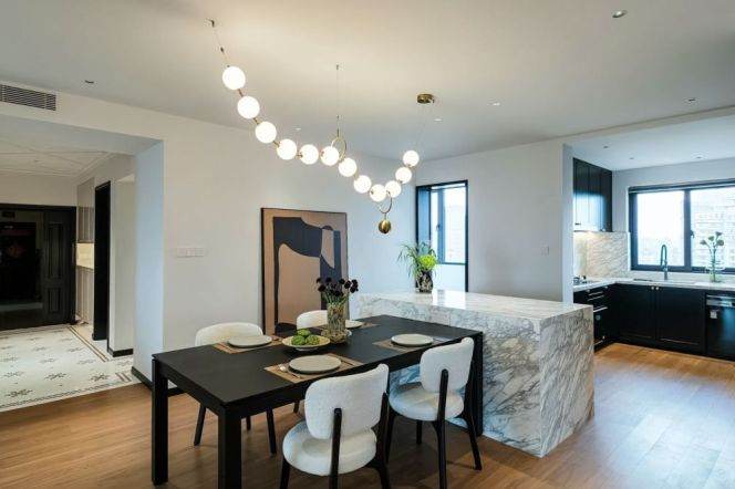High-Floor 4BR Apartment near West Yan'An Rd Metro