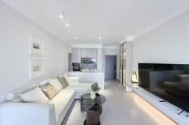 High-Floor 2BR Apartment near South Xizang Rd Metro (L4/L8)