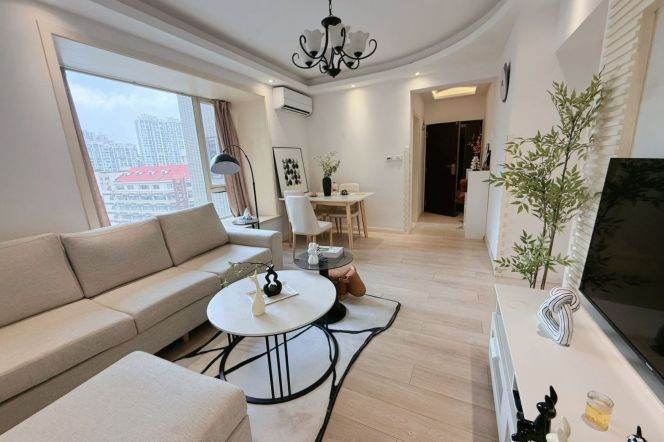 1BR Apartment in Jing'an (L7)