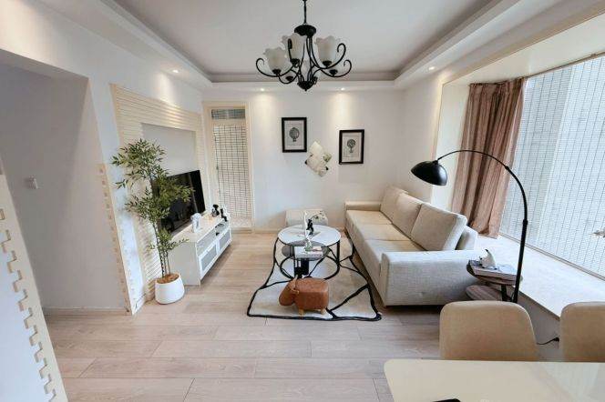 1BR Apartment in Jing'an (L7)