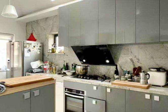 Bright 3BR Lane House in Jing'an with Green View
