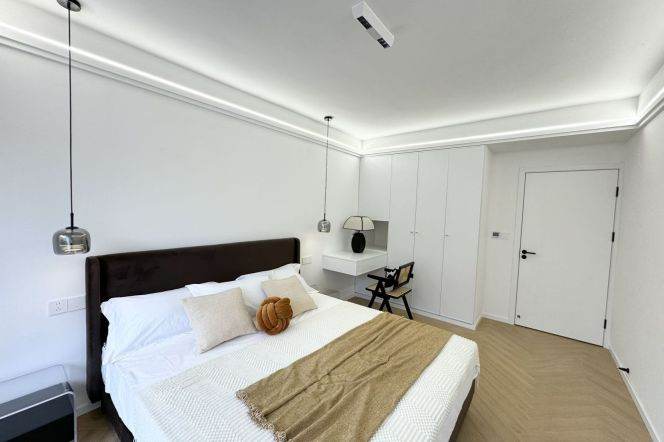 Natural-Light Bright 1BR Lane House near West Yan'An Rd Metro