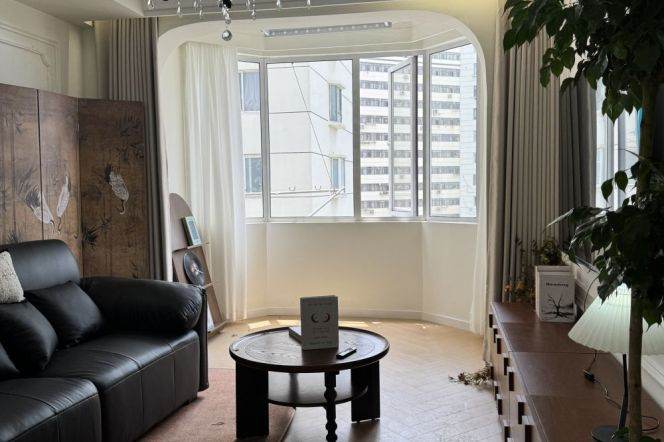Spacious Modern Natural-Light 1BR Apartment near Changshou Rd Metro (L7/L13)