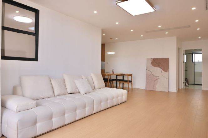 Modern Bright 3BR Shared Apartment at Sihe Garden
