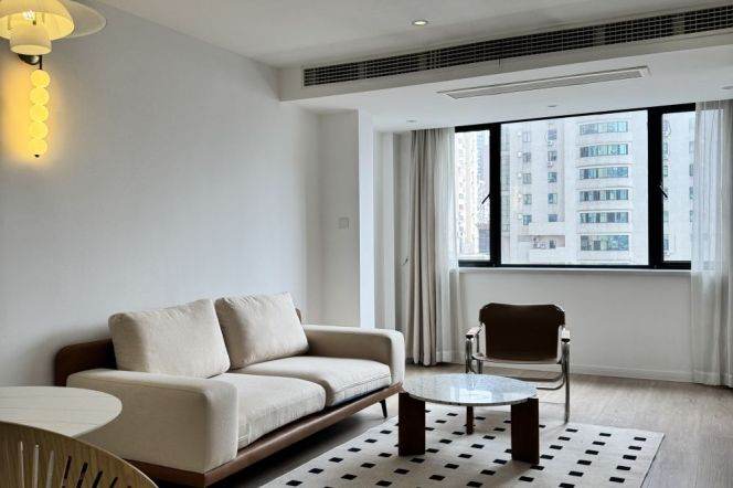 Spacious 1BR Apartment in Jing'an