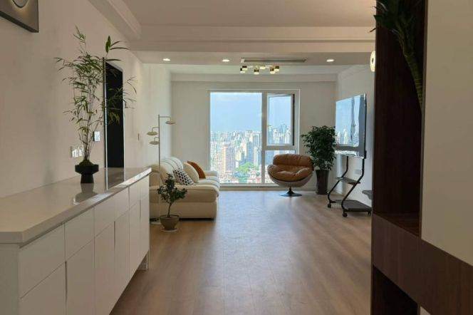 High-Floor Spacious Bright 3BR Apartment near Zhongshan Park with Outstanding View (L2/L3/L4)