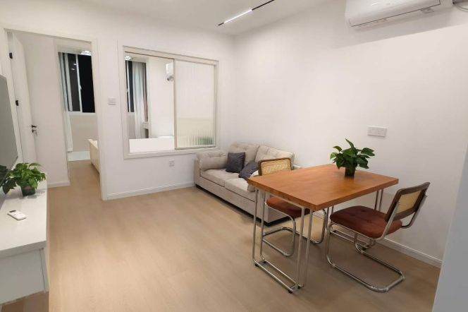 Modern Natural-Light 1BR Apartment in Gubei (L2/L15)