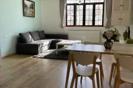 High-Ceiling Natural-Light 2BR Apartment in Old Xuhui (L1/L10/L12)