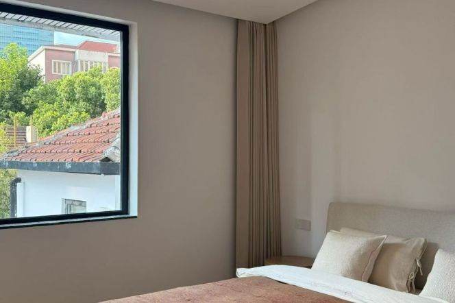Spacious 2BR Apartment near Nanjing Xi Lu (L2/L12/L13)