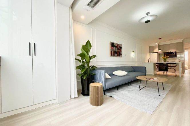 Spacious 1BR Apartment in Jing'an (L2/L11)
