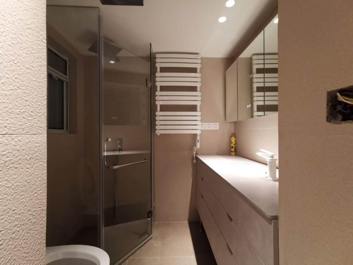 Housing image — Bathroom
