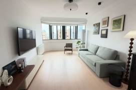 High-Floor 3BR Apartment near Zhongshan Park (L2/L11)