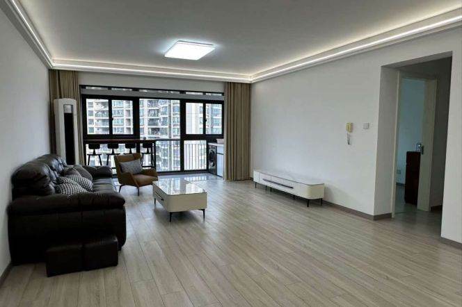 High-Floor 4BR Apartment near Linping Rd Metro (L4)
