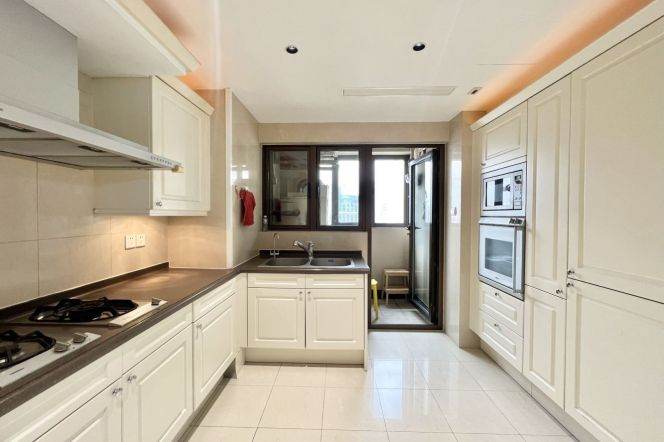 High-Floor Spacious 2BR Apartment near Xintiandi Metro (L8/L10/L13)