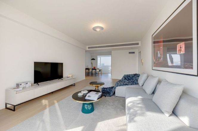 High-Floor Modern Bright 3BR Apartment in Gubei (L2/L15)