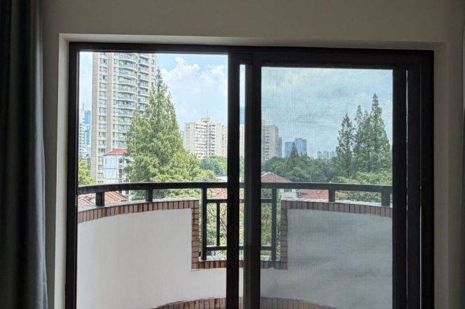 3BR Apartment near Jiangsu Rd Metro