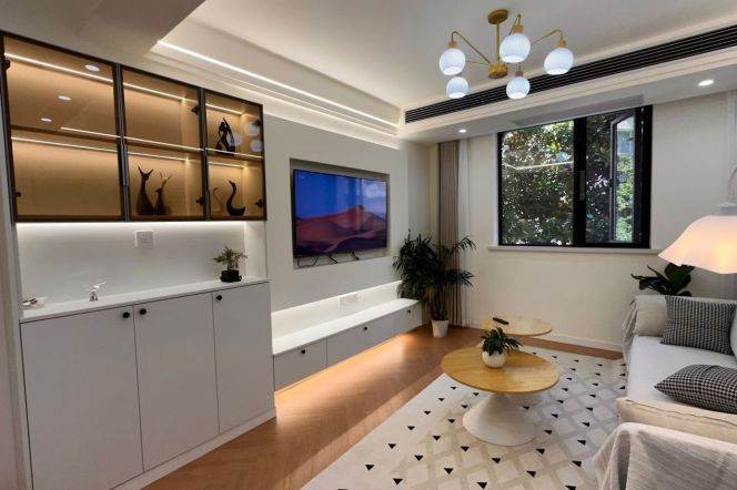 1BR Apartment in Jing'an (L7)