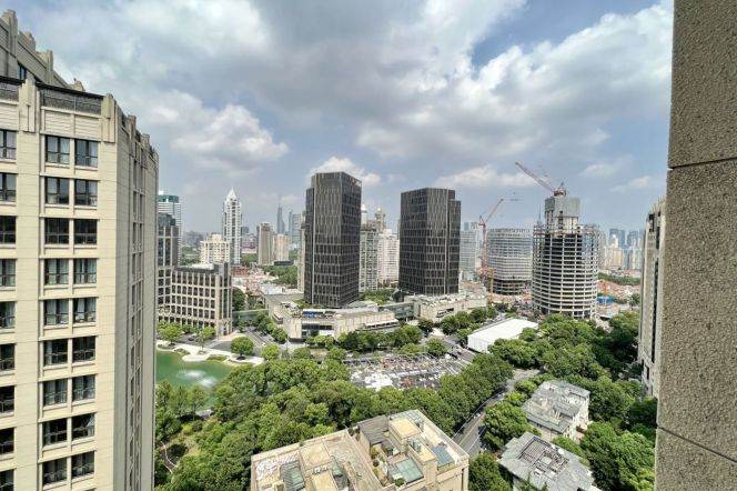 High-Floor Spacious 3BR Apartment near Xintiandi Metro (L8/L10/L13)