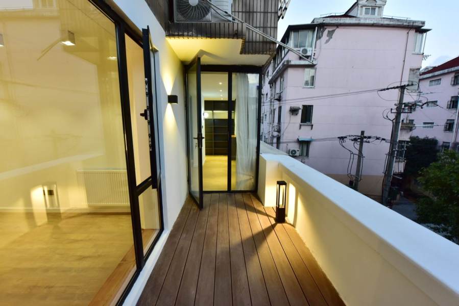 Housing image — Balcony