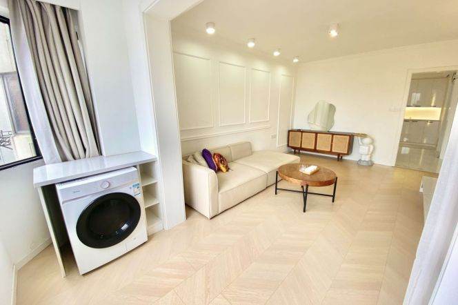 Spacious 1BR Apartment in Xujiahui