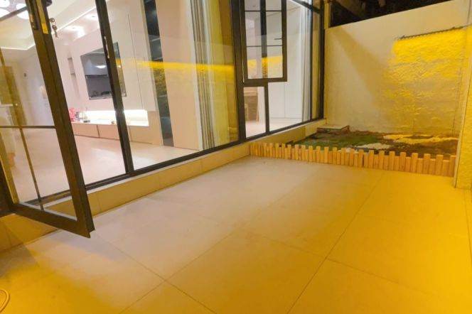 Spacious Modern 1BR Lane House in Old Xuhui with Terrace