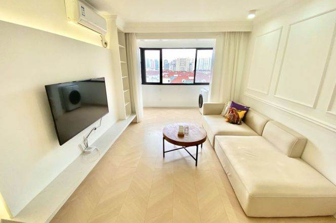 Spacious 1BR Apartment in Xujiahui