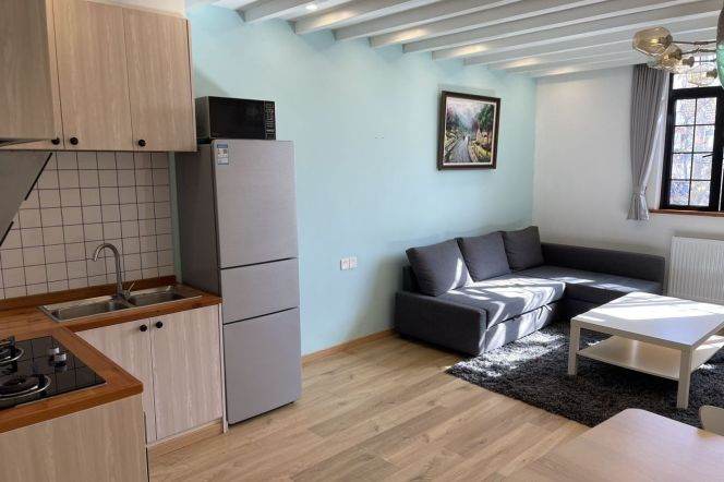 High-Ceiling Natural-Light 2BR Apartment in Old Xuhui (L1/L10/L12)