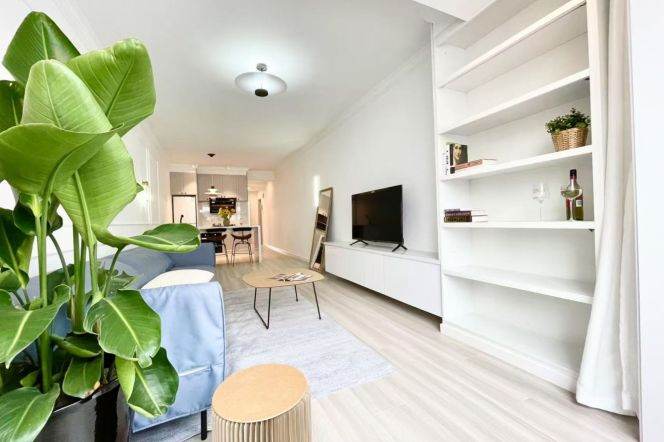 Spacious 1BR Apartment in Jing'an (L2/L11)
