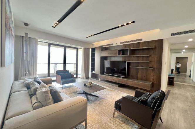 High-Floor Spacious 3BR Apartment near Xintiandi Metro (L8/L10/L13)