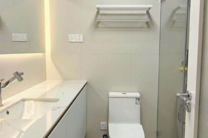 Modern Bright 2BR Apartment in Gubei