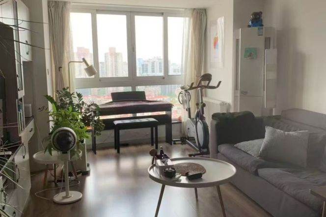 High-Floor 2BR Apartment near Hongqiao Rd Metro