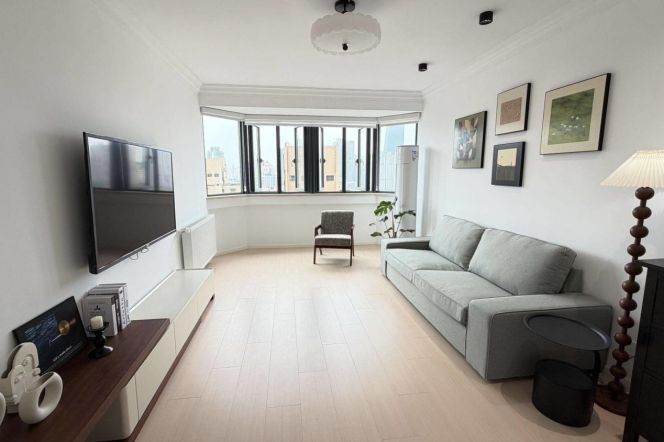 High-Floor 3BR Apartment near Zhongshan Park (L2/L11)